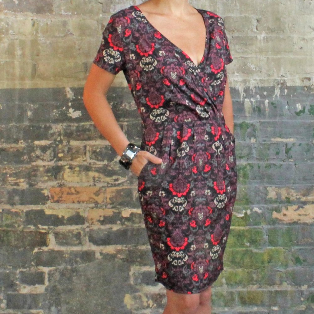 NWT Sugarhill Baroque Print V-Neck Dress